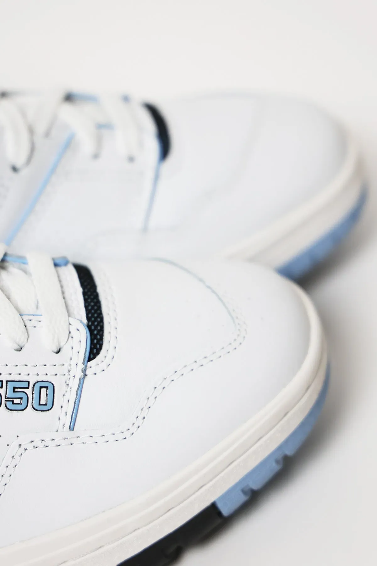 BB550 - White/Carolina Blue