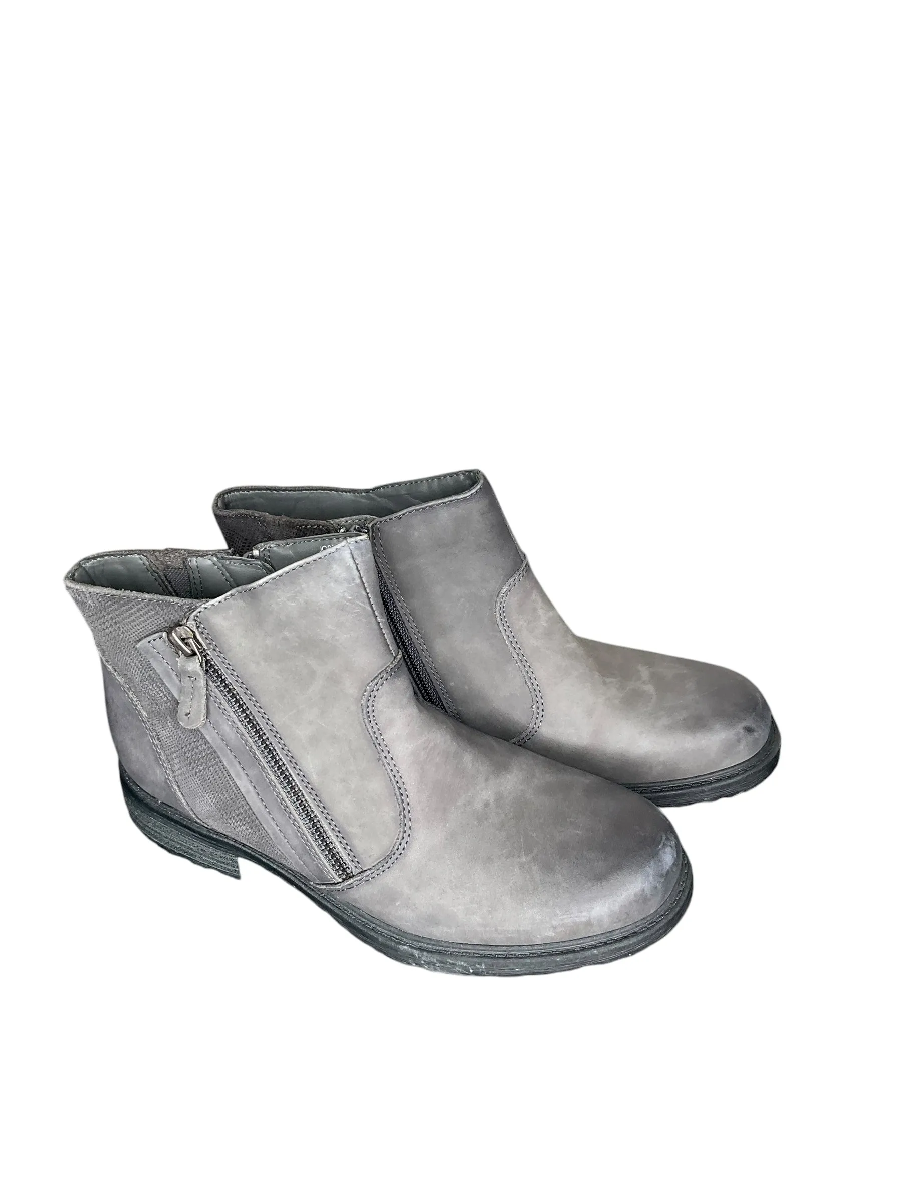 Boots Ankle Flats By Earth In Grey, Size: 8