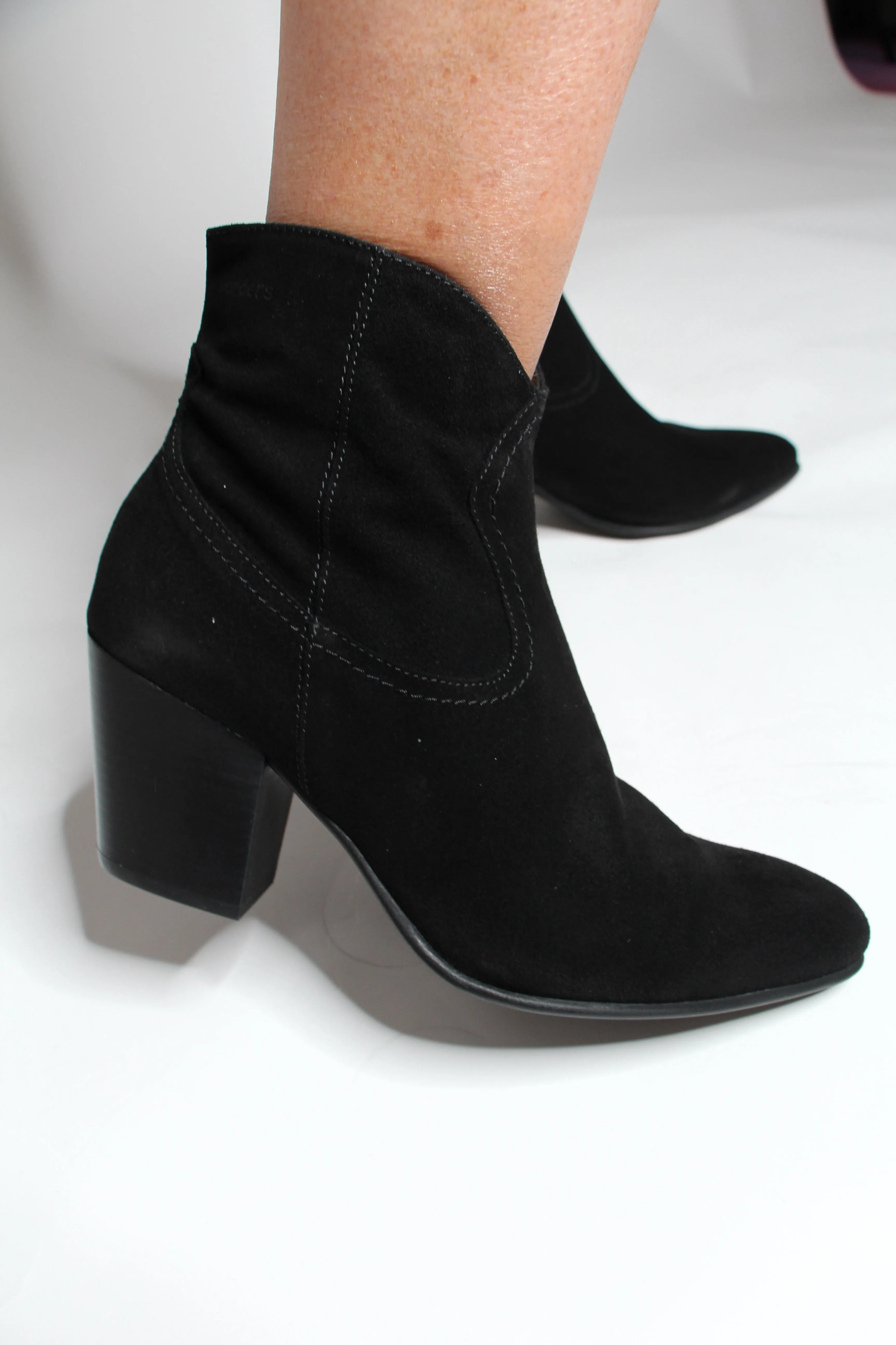 Wonders I-8912 Black Suede Western Ankle Boot